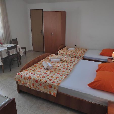Apartmani Vitic بار المظهر الخارجي الصورة