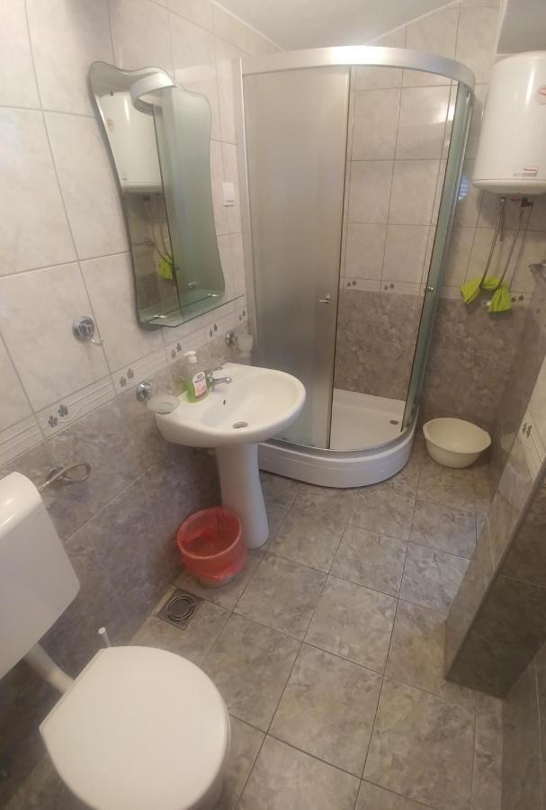 Apartmani Vitic بار المظهر الخارجي الصورة