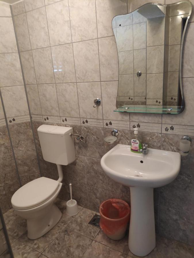 Apartmani Vitic بار المظهر الخارجي الصورة