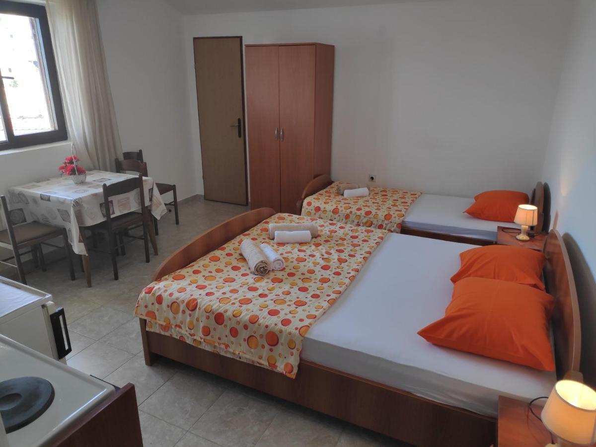 Apartmani Vitic بار المظهر الخارجي الصورة