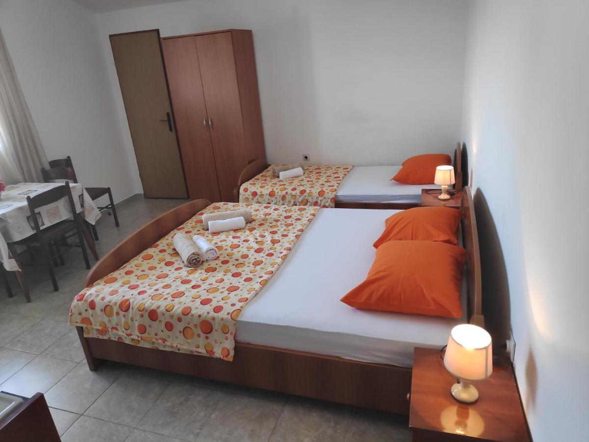 Apartmani Vitic بار المظهر الخارجي الصورة