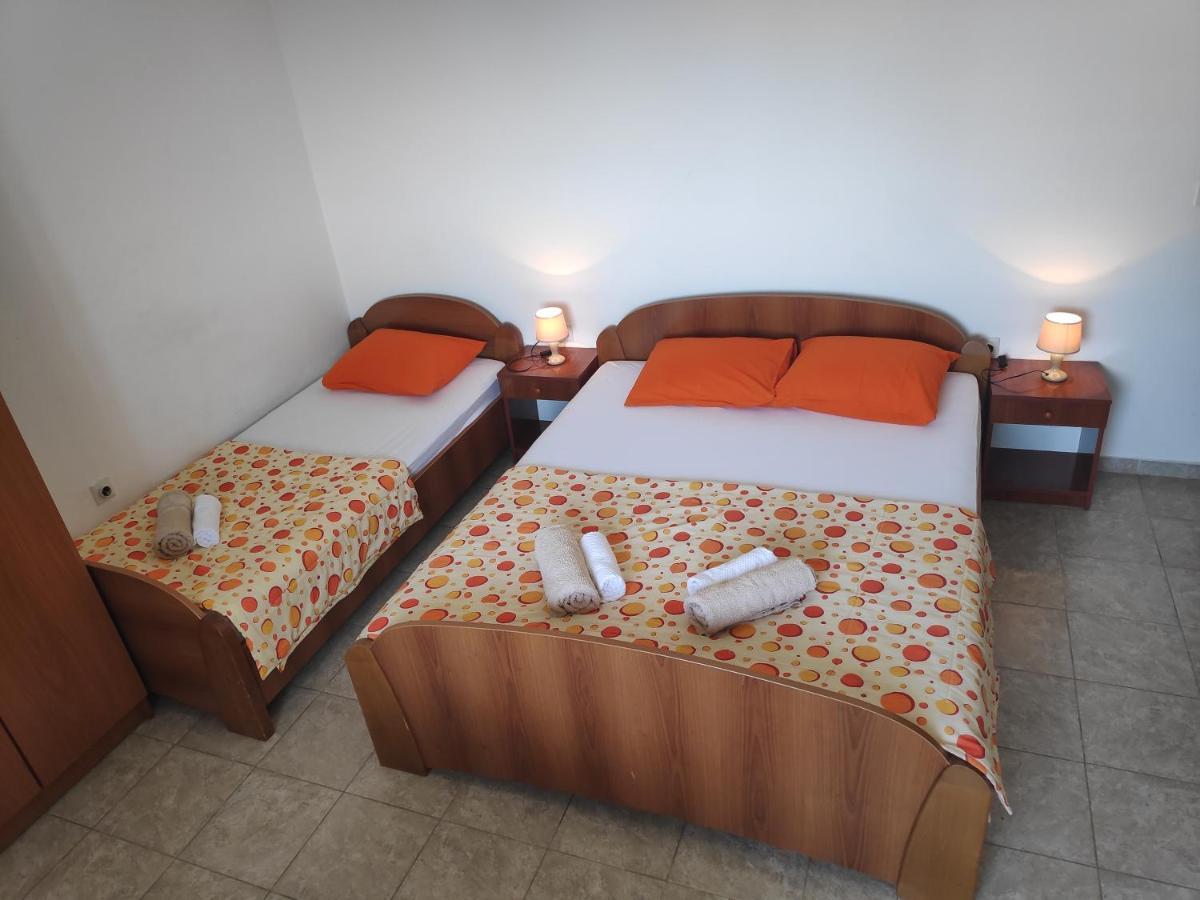 Apartmani Vitic بار المظهر الخارجي الصورة