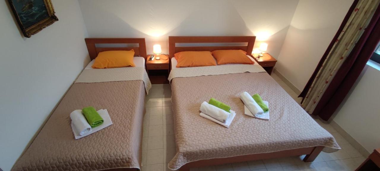 Apartmani Vitic بار المظهر الخارجي الصورة