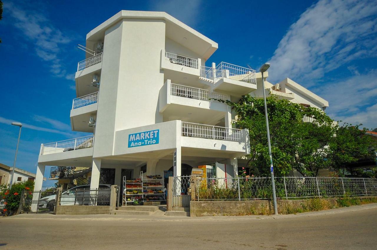 Apartmani Vitic بار المظهر الخارجي الصورة