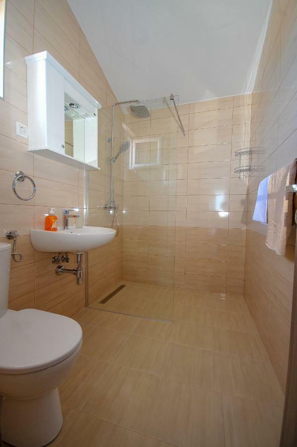 Apartmani Vitic بار المظهر الخارجي الصورة