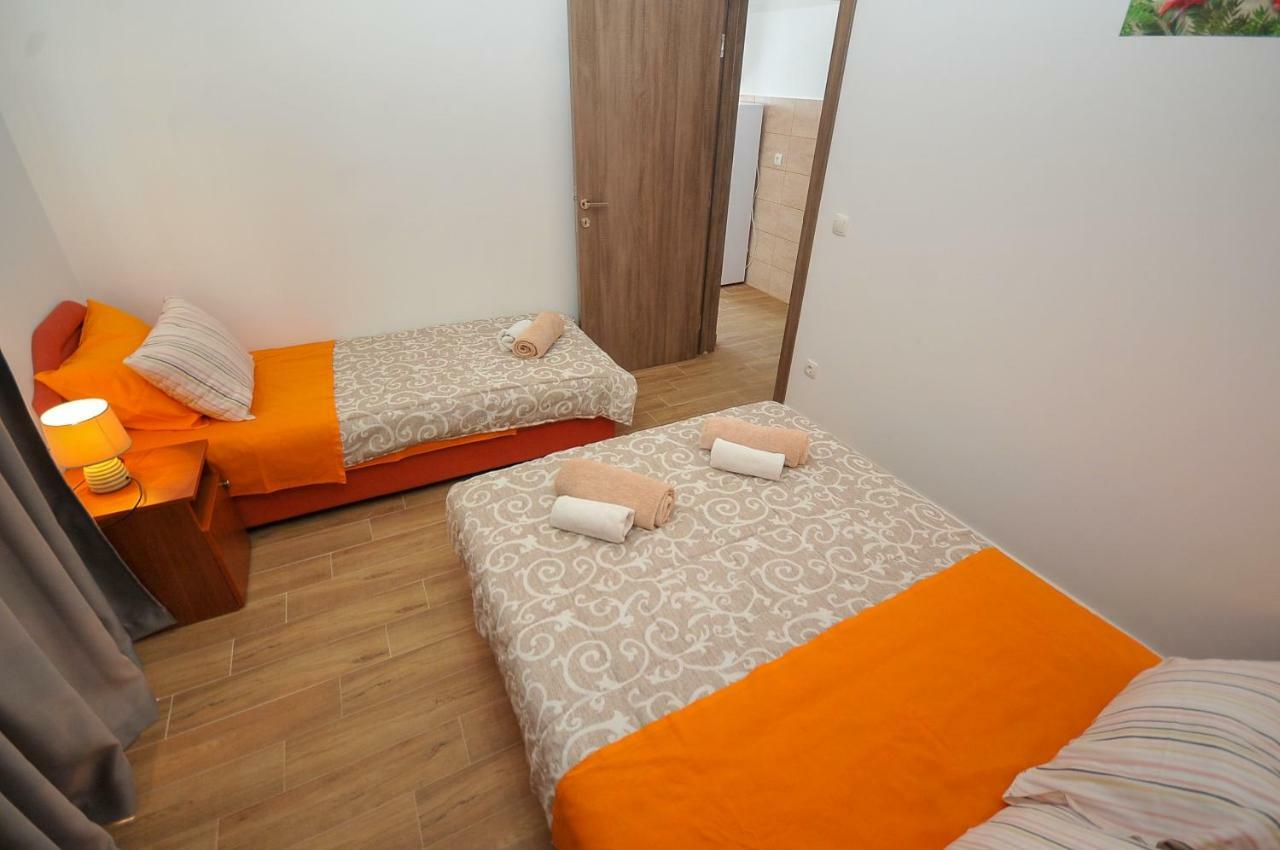 Apartmani Vitic بار المظهر الخارجي الصورة